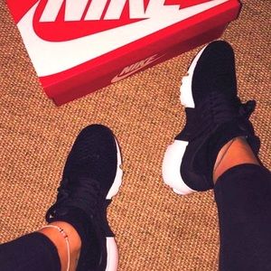 black & white nike prestos